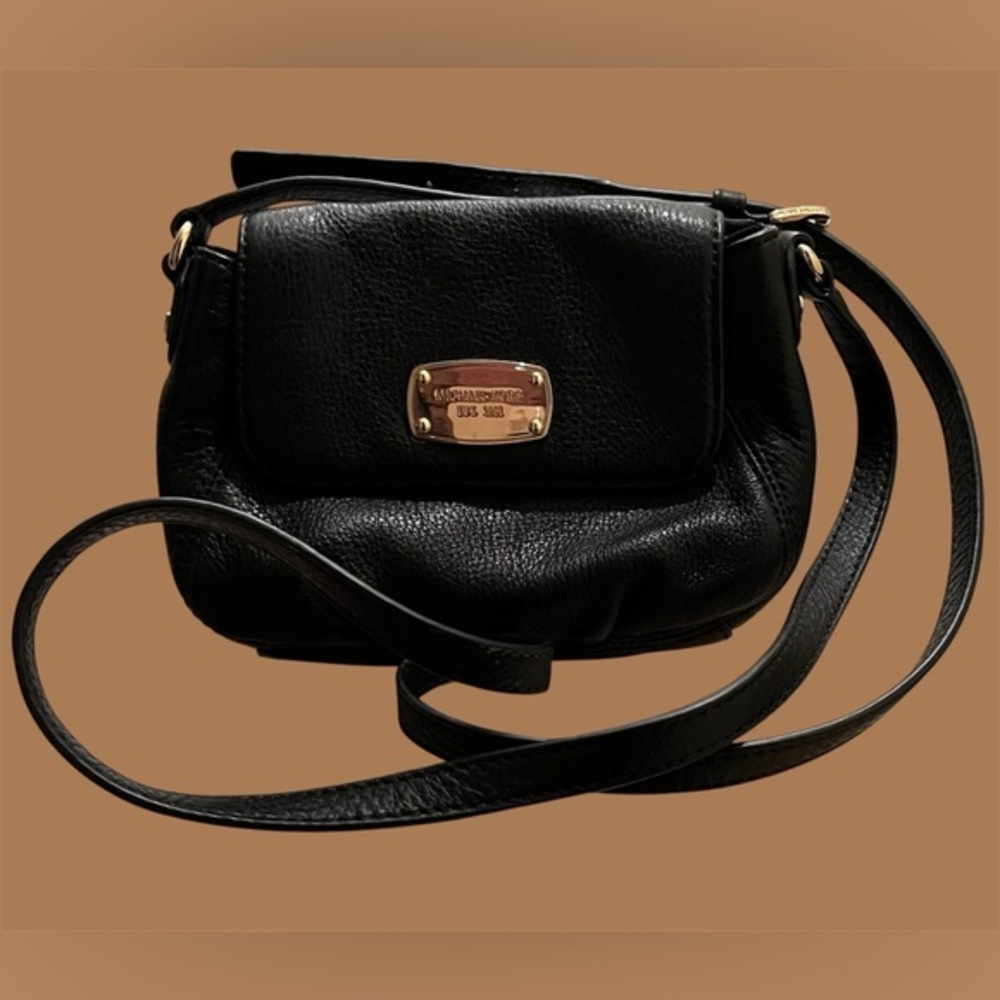 Michael Kors Black Shoulder Bag,Gold 
Plated Finish Hardware,Magnetic Closure 🖤✨